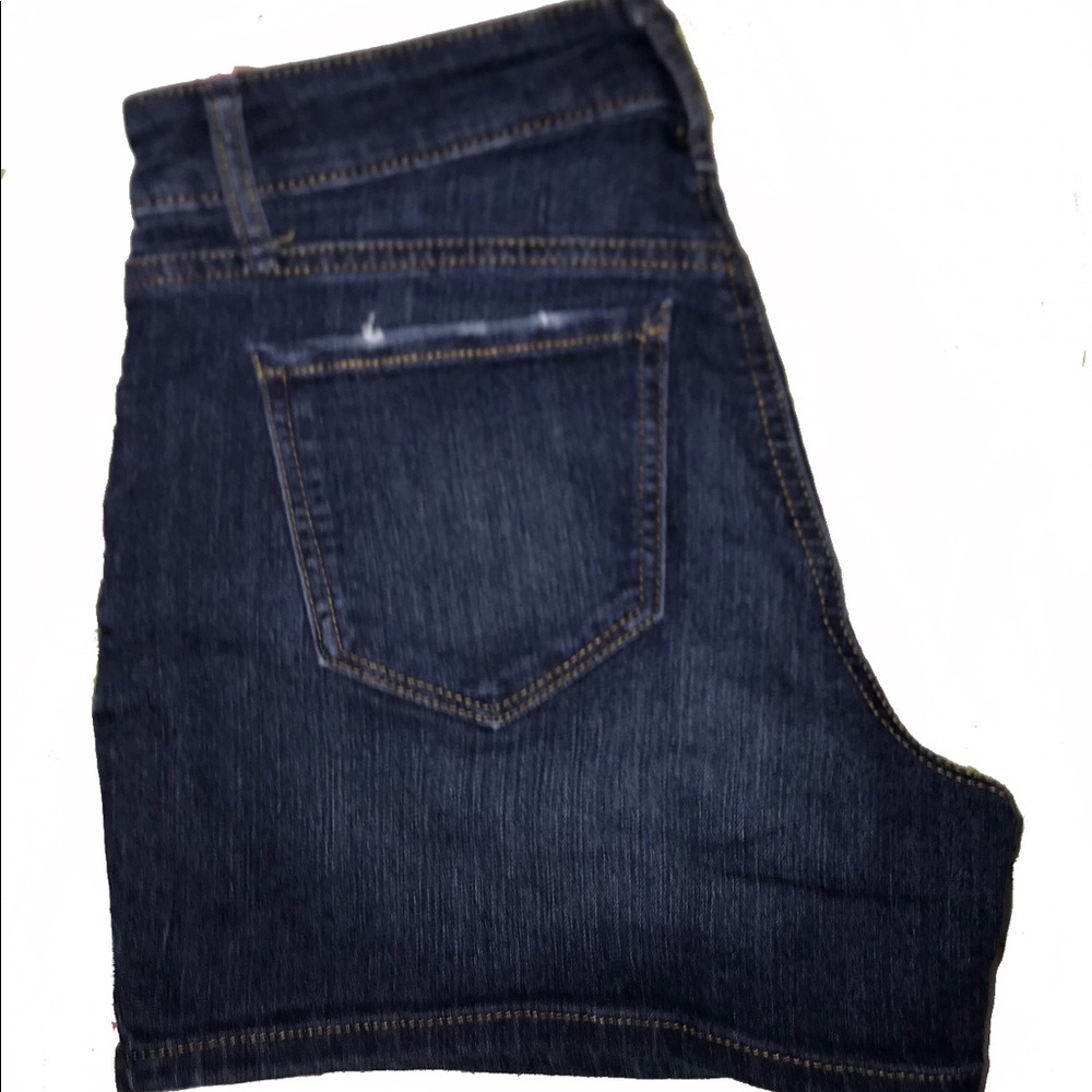 Jessica Simpson shorts - Picture 2 of 3